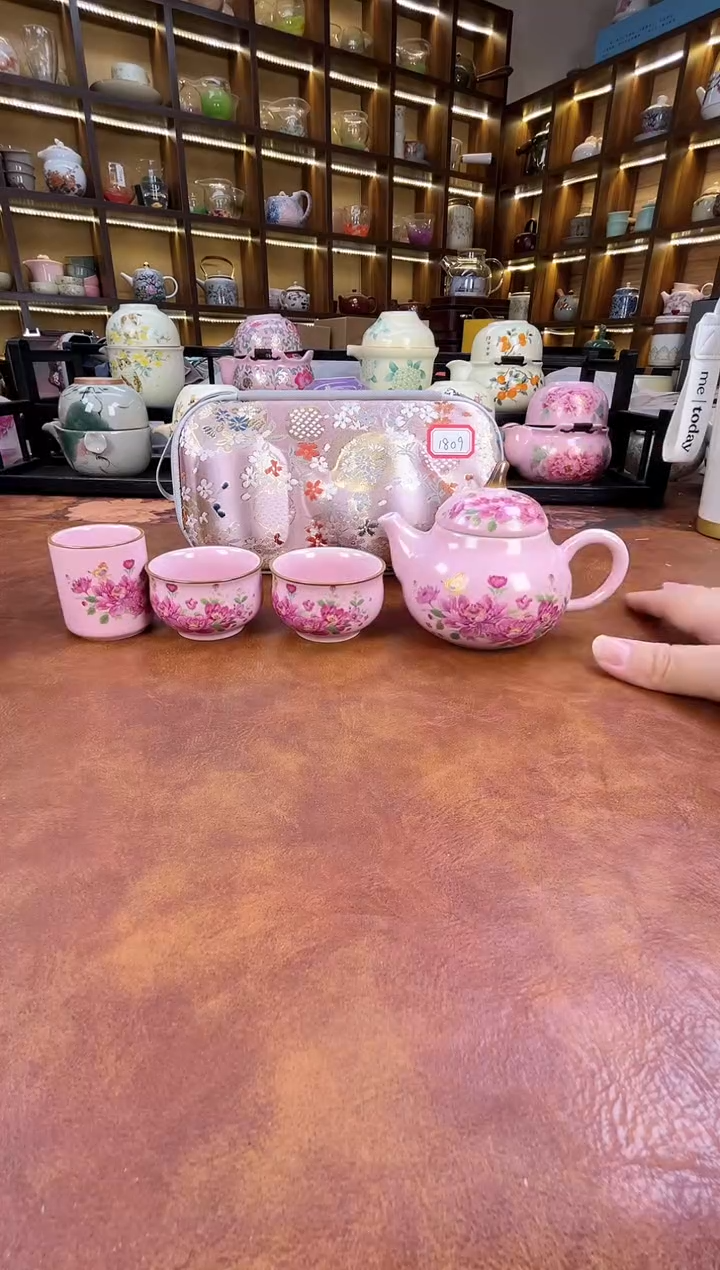 瓷片粉色梨形手把壶旅行