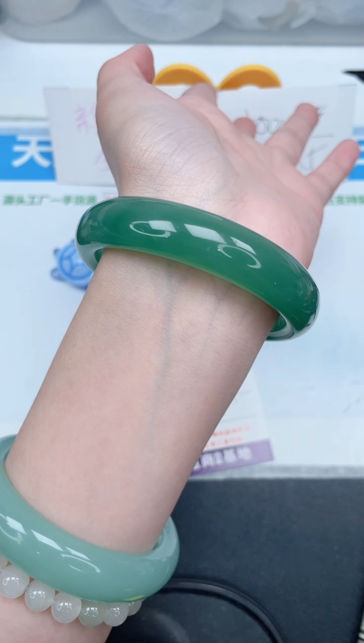 石英质玉手镯未镶嵌95-58.4