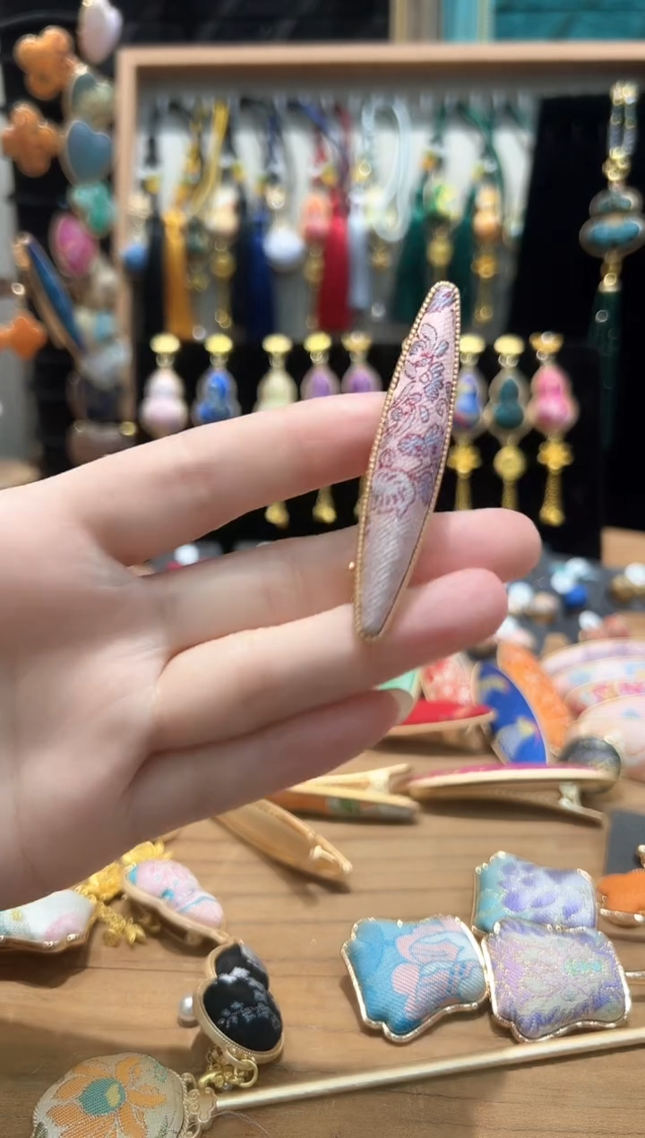 【闪购商品】【孤品车3.7】粉色团纹小柳叶鸭嘴夹