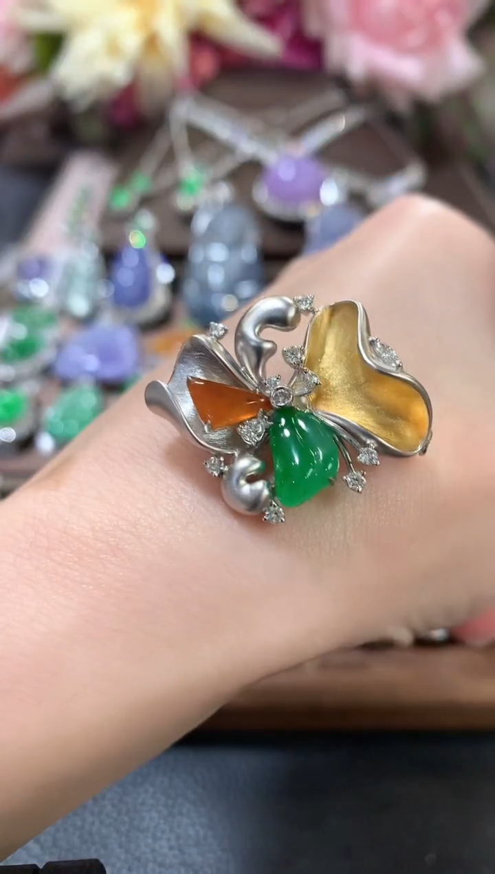 翡翠18K金镶嵌胸饰c54