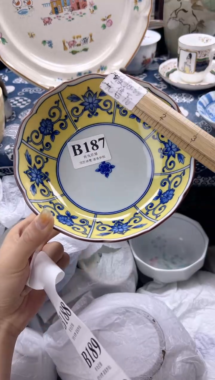 瓷片华****聊    B187