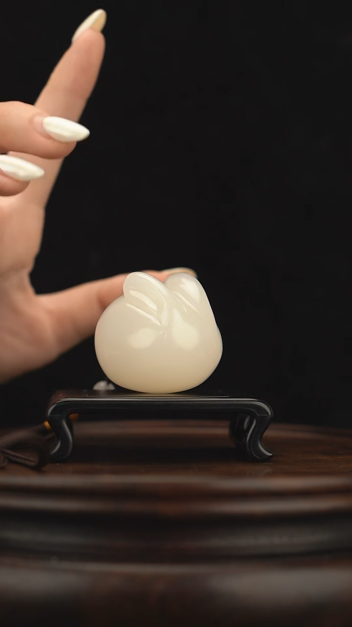 玉【前兔似锦】天然玉石手把件