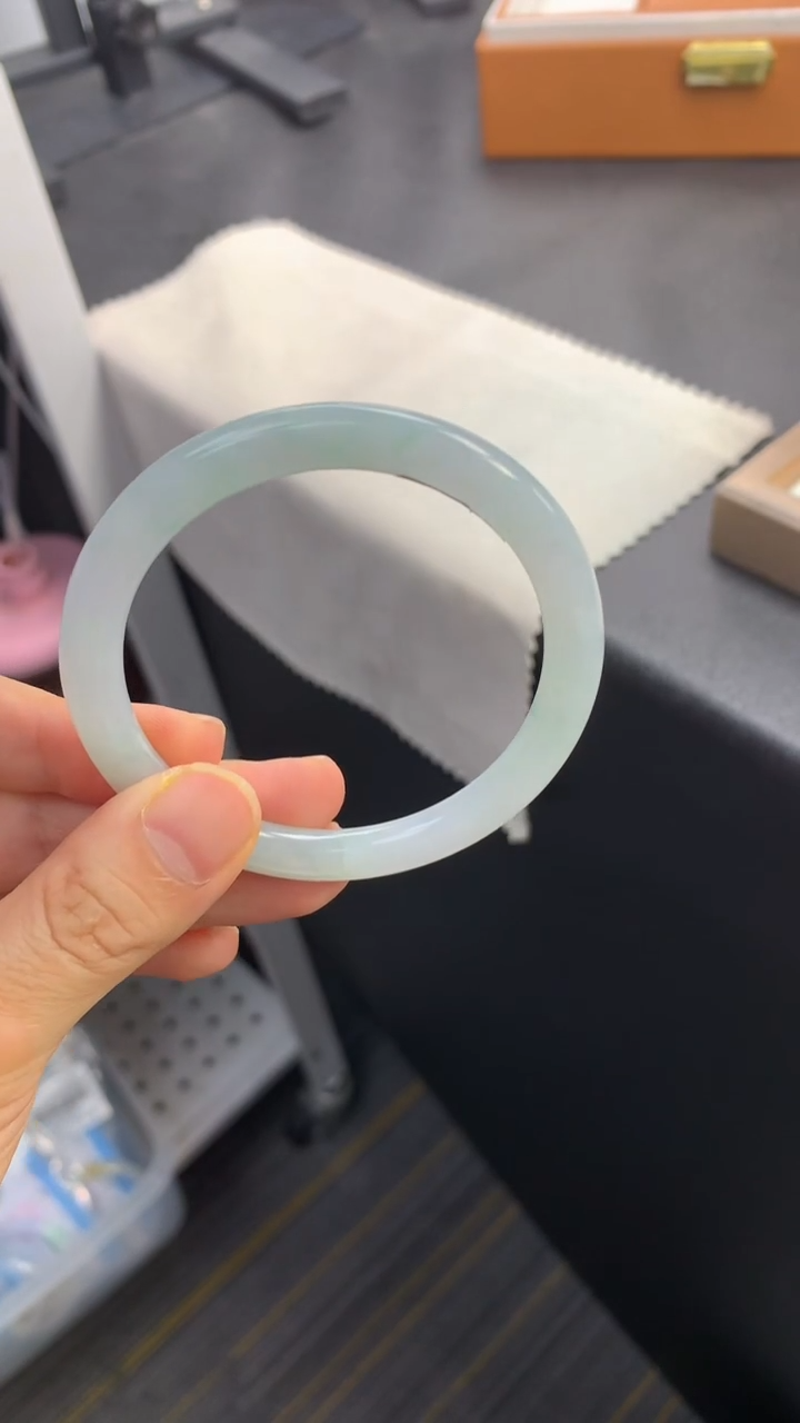 未镶嵌手镯（圆镯）翡翠退货需手镯吊牌标签完好