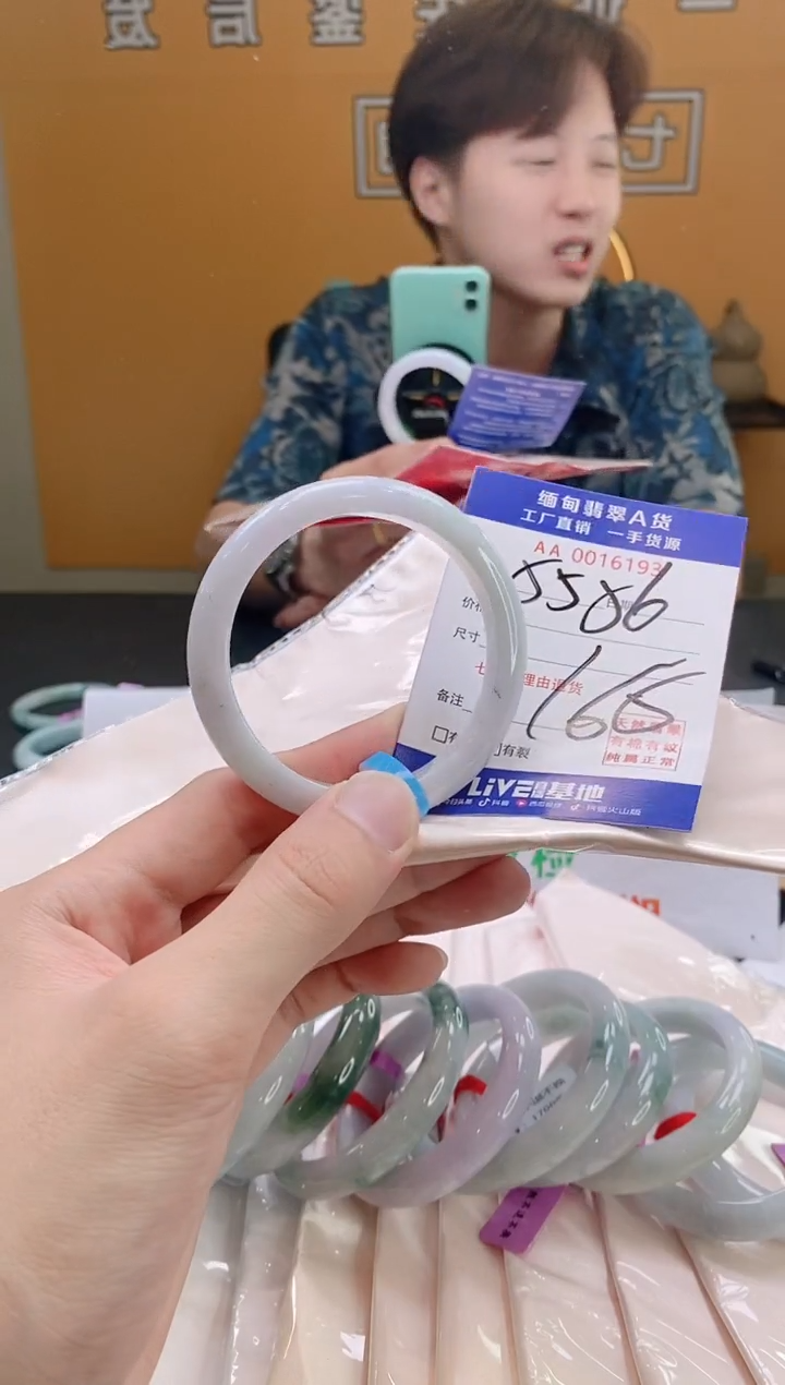 翡翠手镯未镶嵌55.56圈
