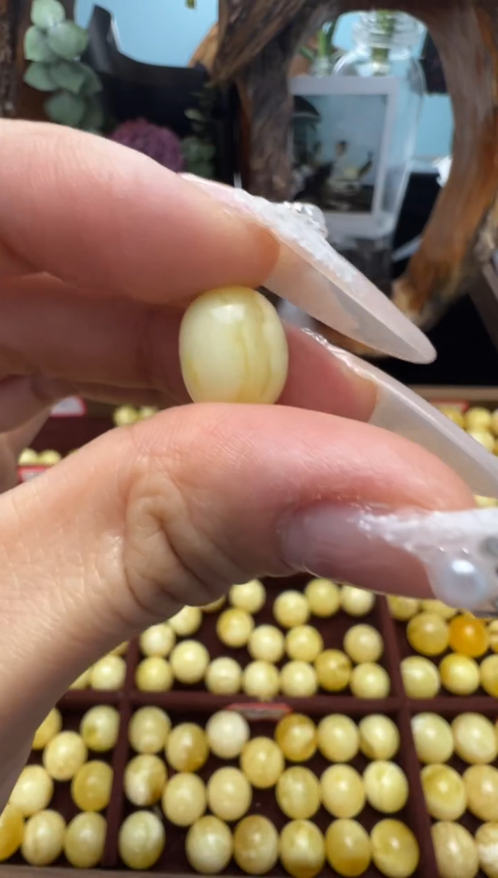 【闪购商品】蜜蜡裸石未镶嵌俄料微瑕10.4mm0.829克