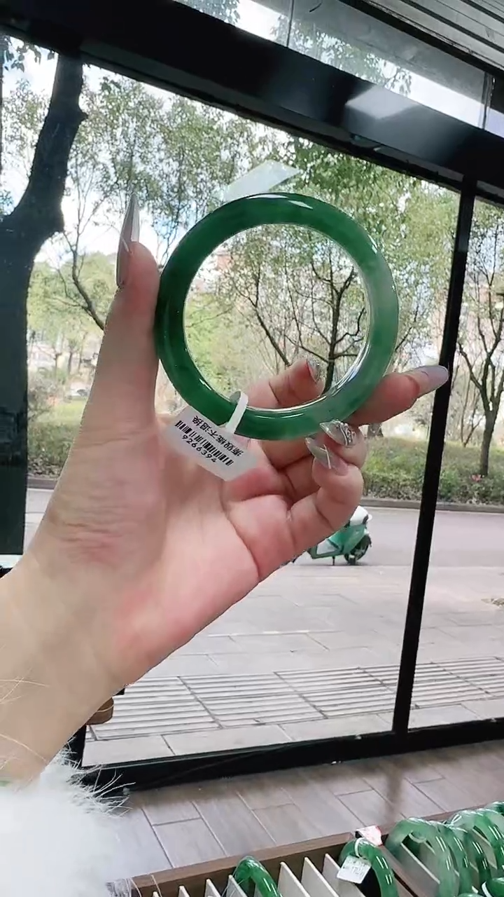 未镶嵌1石英质玉（非洲翠）/1677-60