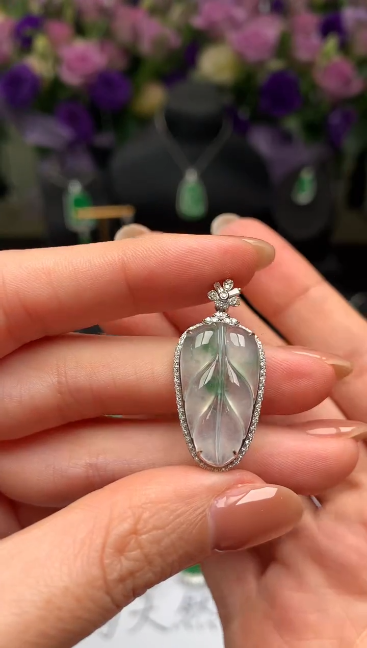 颈饰18K金镶嵌翡翠叶子