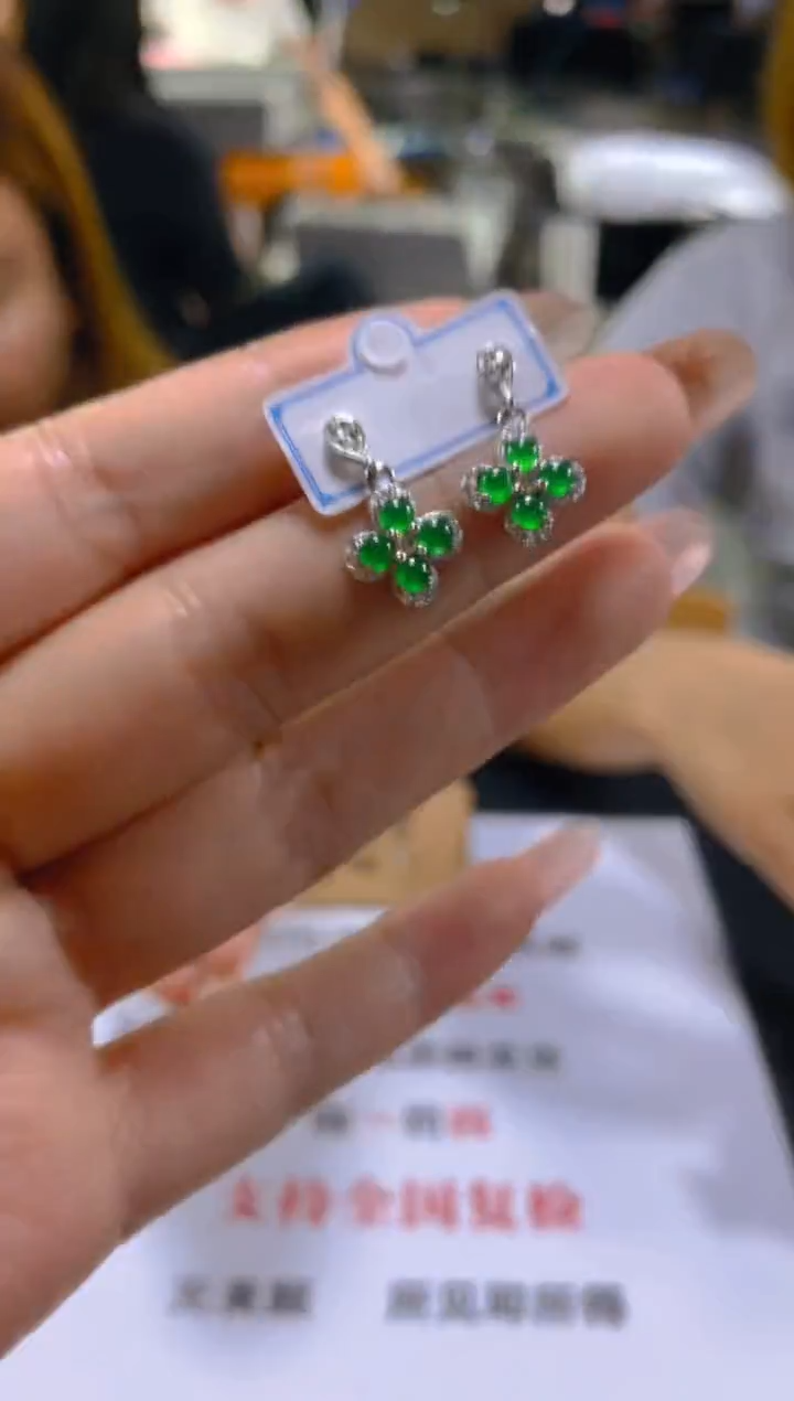 翡翠未镶嵌耳饰多样性发一