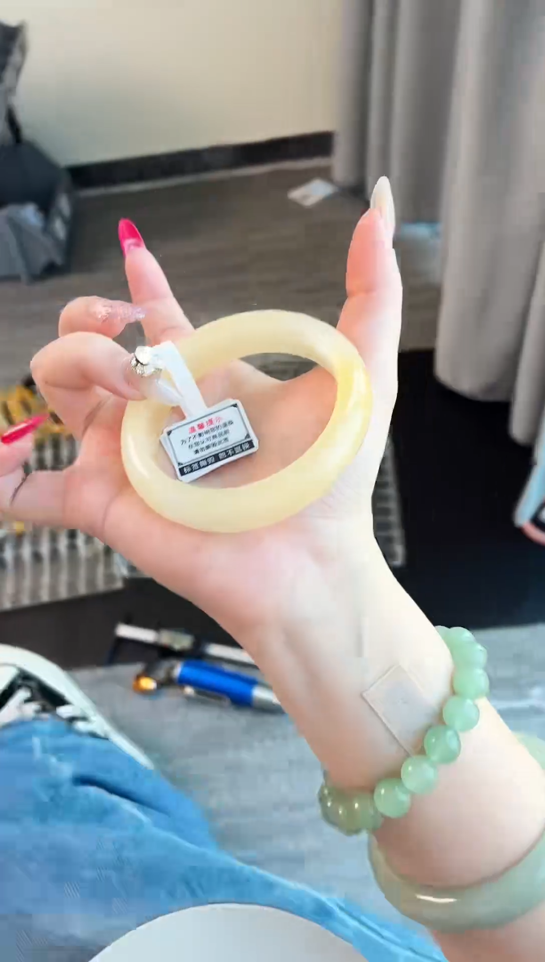 未镶嵌手镯石英质玉30.56