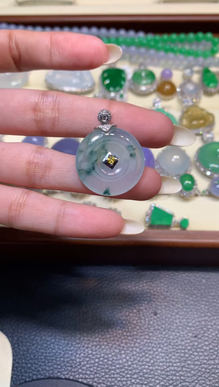 颈饰18K金镶嵌翡翠1