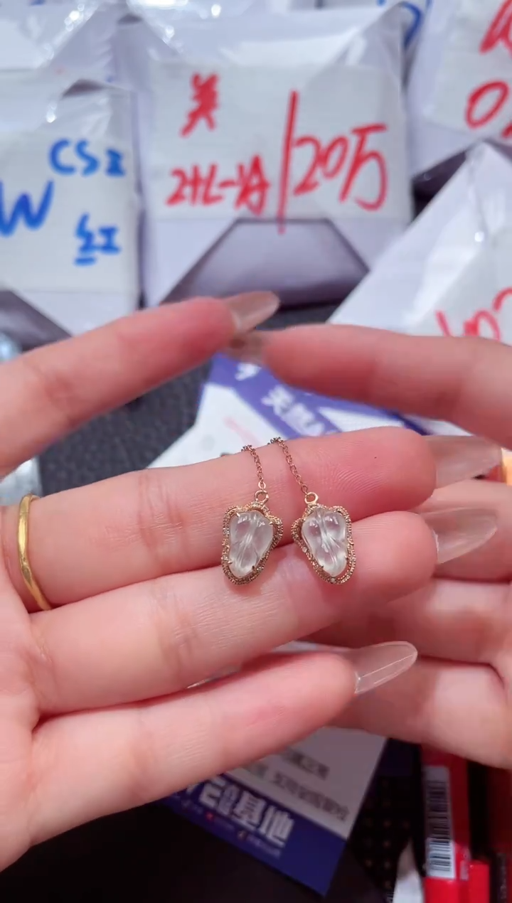 18K金镶嵌翡翠耳饰95