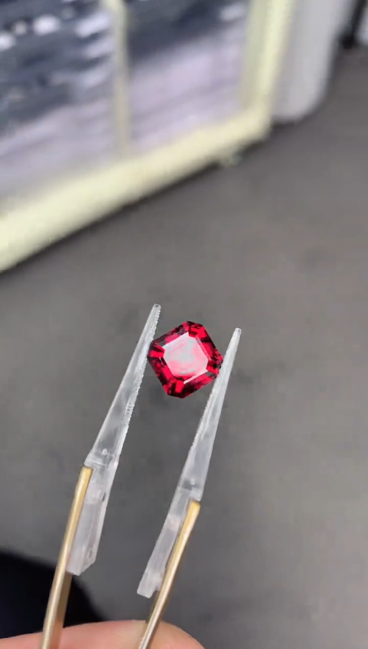 【闪购商品】石榴石裸石未镶嵌5ct  镁铝榴石