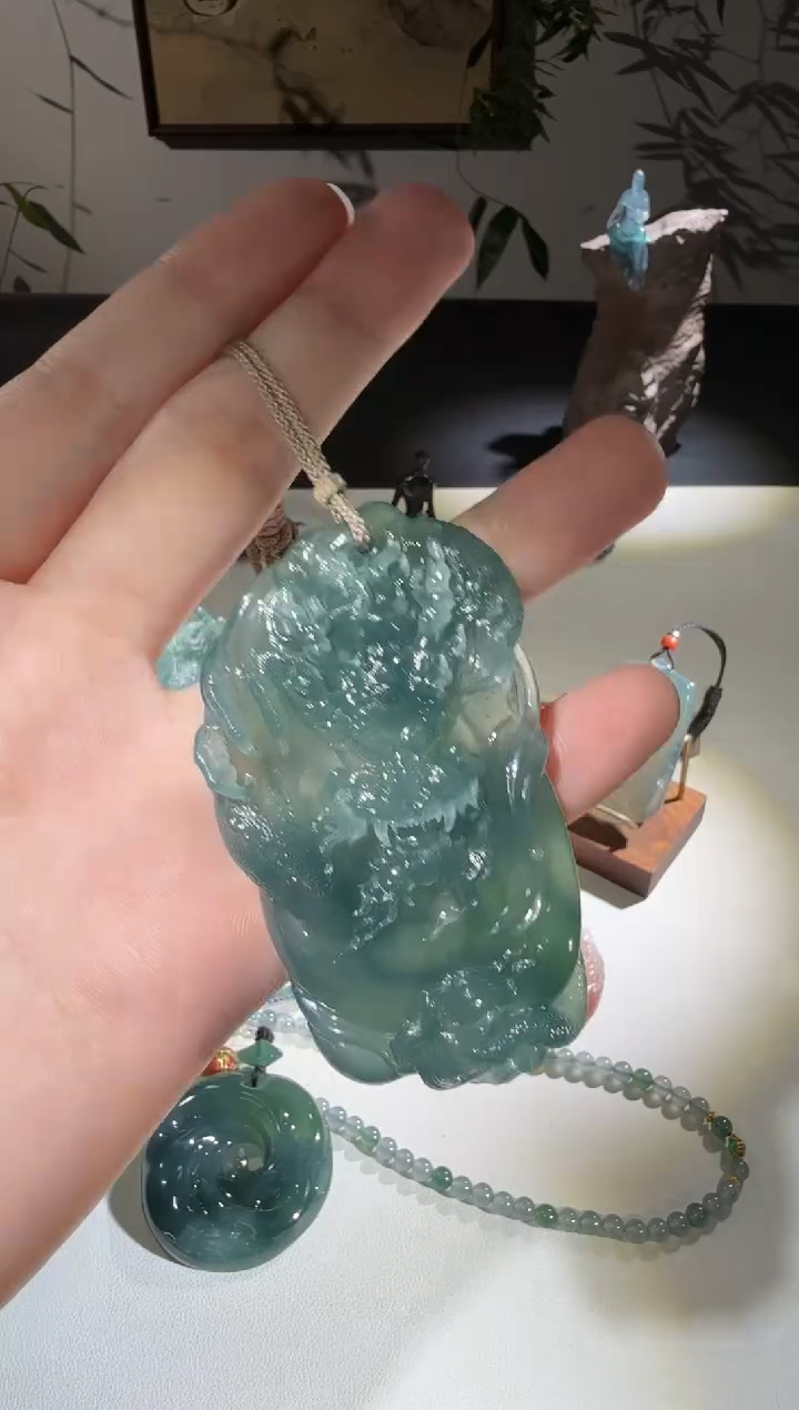 吊坠(不含链)未镶嵌翡翠龙牌