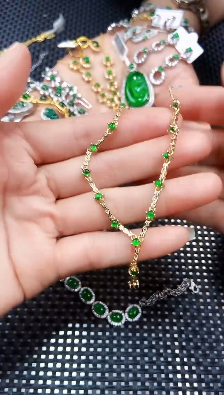 【闪购商品】翡翠颈饰未镶嵌111111111