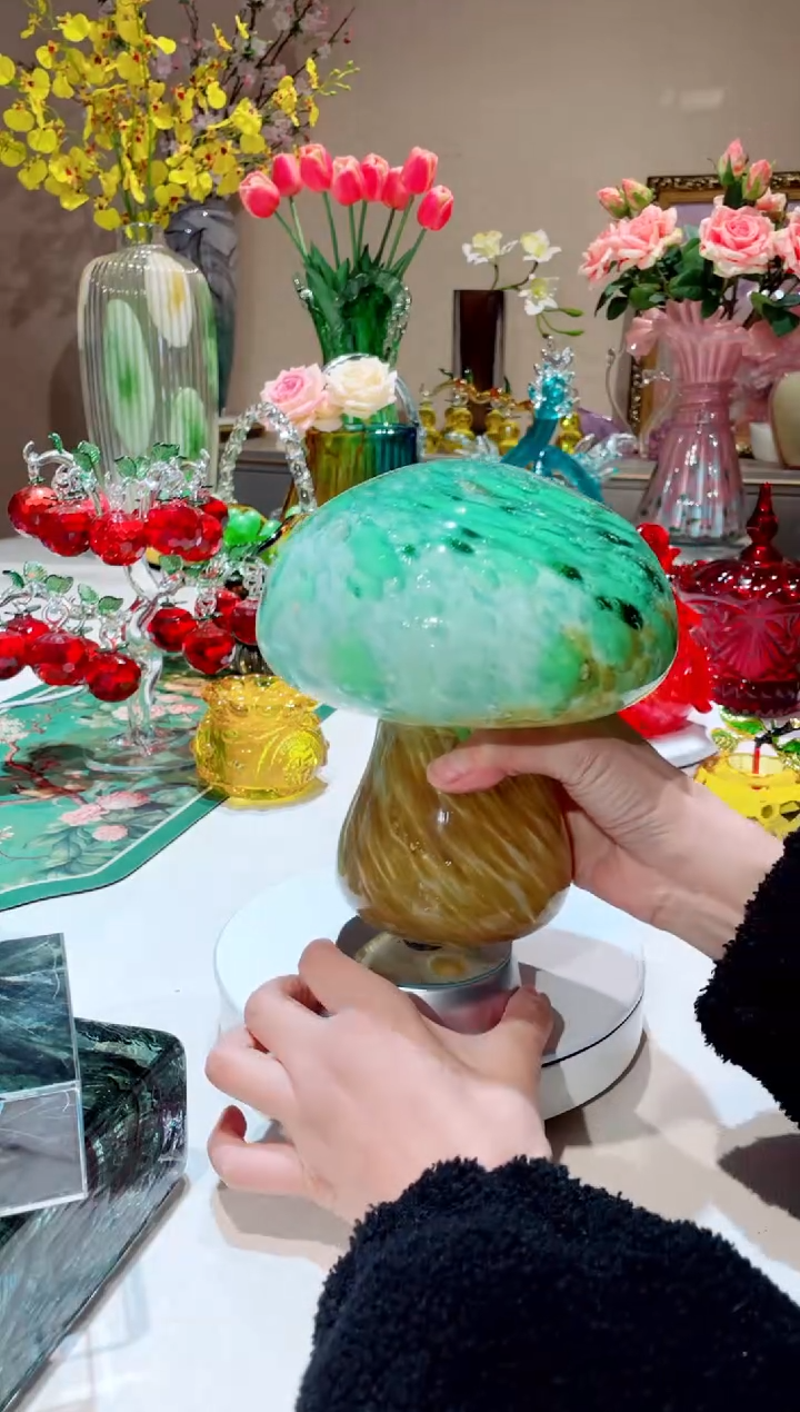 【闪购商品】琉璃手工艺品绿色蘑菇+底座  微瑕
