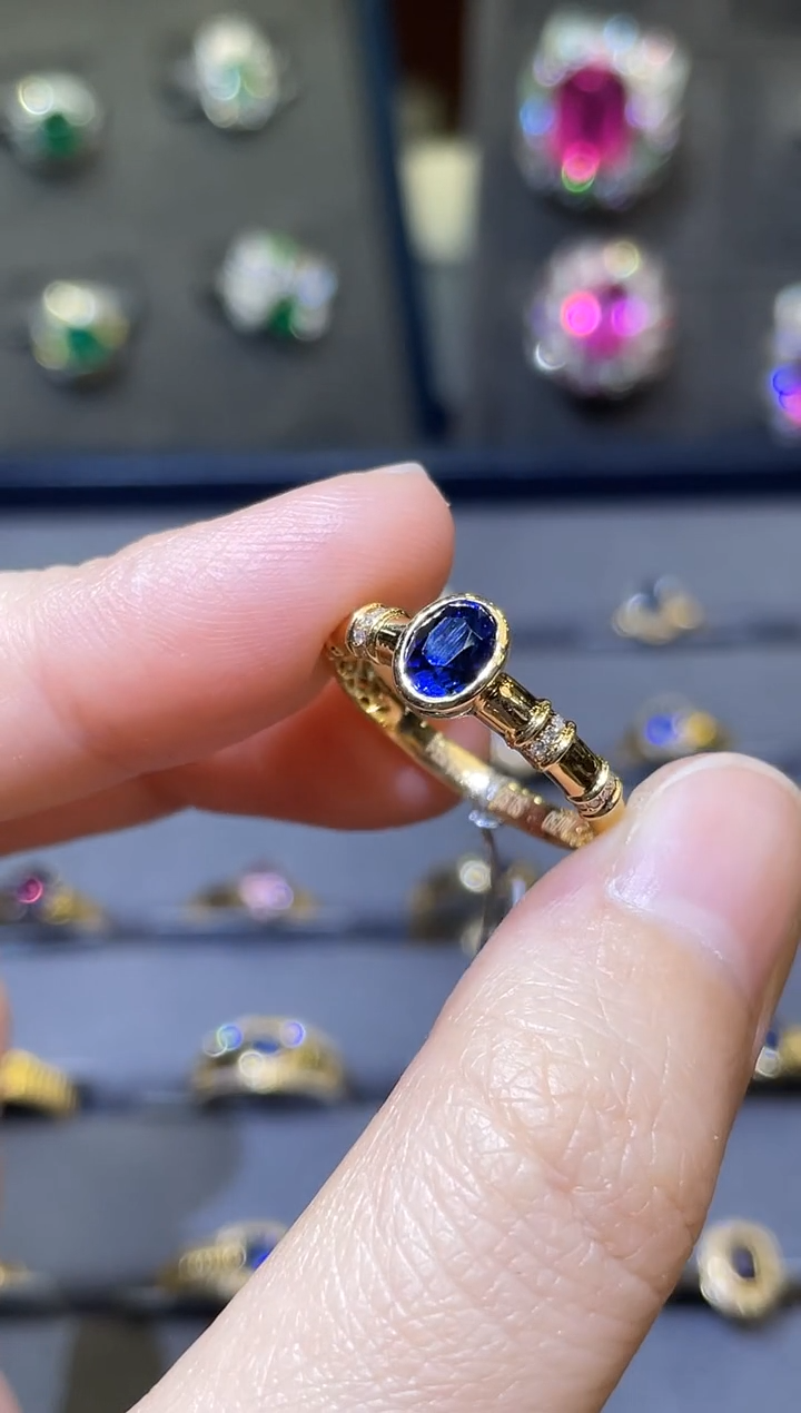 【闪购商品】蓝宝石戒指18K金镶嵌0.92ct