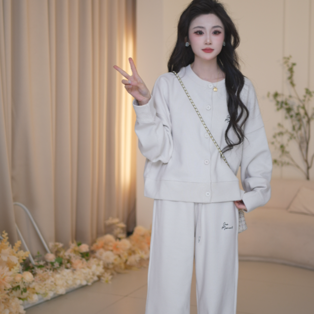 Basic House/百家好通勤常规单排扣撞色圆领套头卫衣秋季套装JH
