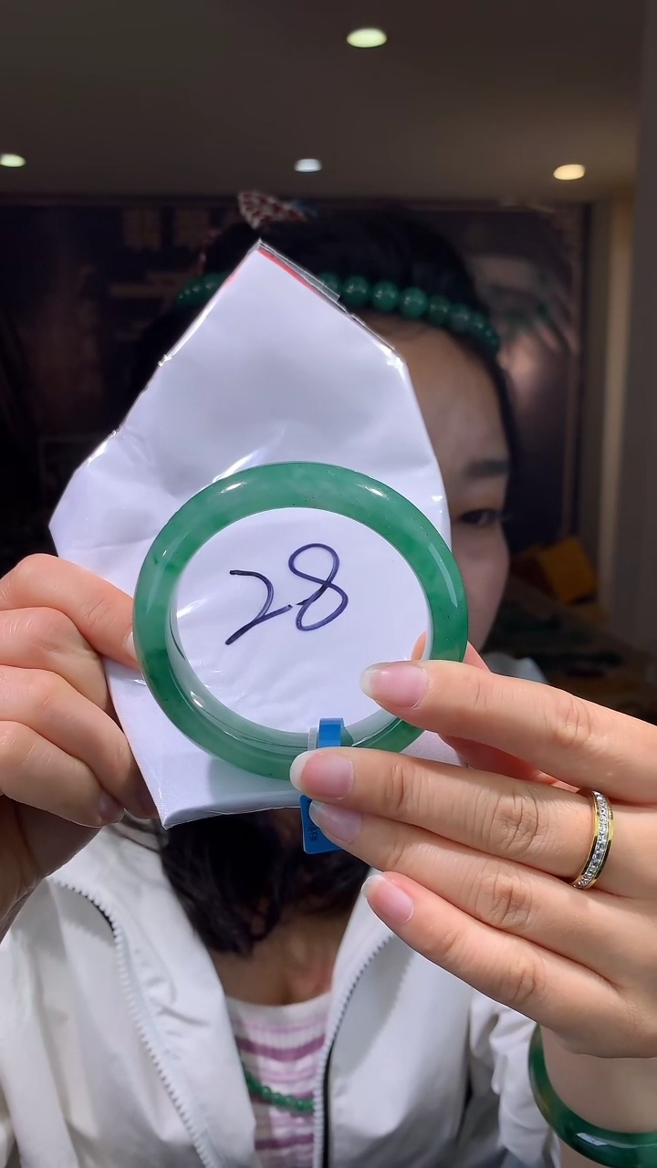 【闪购商品】石英质玉手镯未镶嵌拍一发一