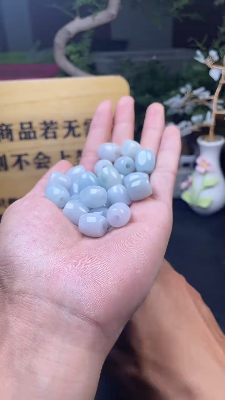 翡翠未镶嵌颈饰多样性发一件