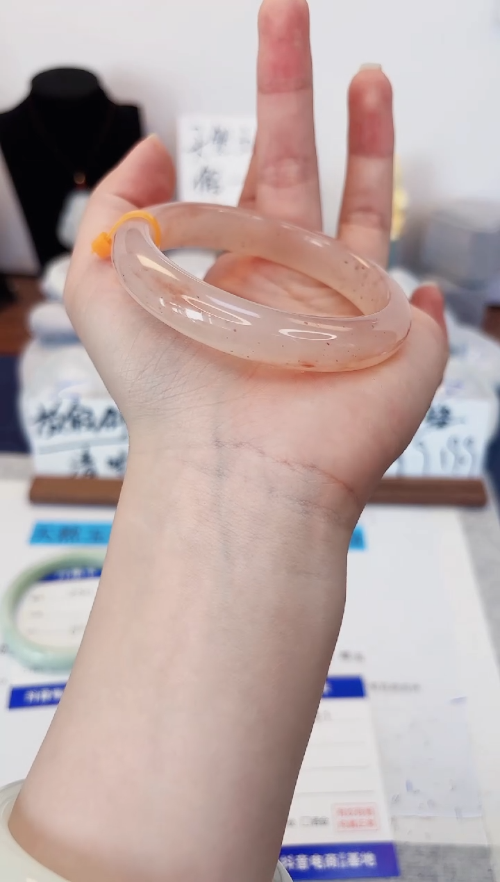 【闪购商品】石英质玉手镯未镶嵌251