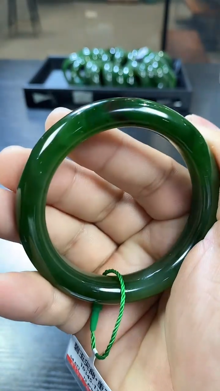 【闪购商品】和田玉碧玉手镯54未镶嵌一个