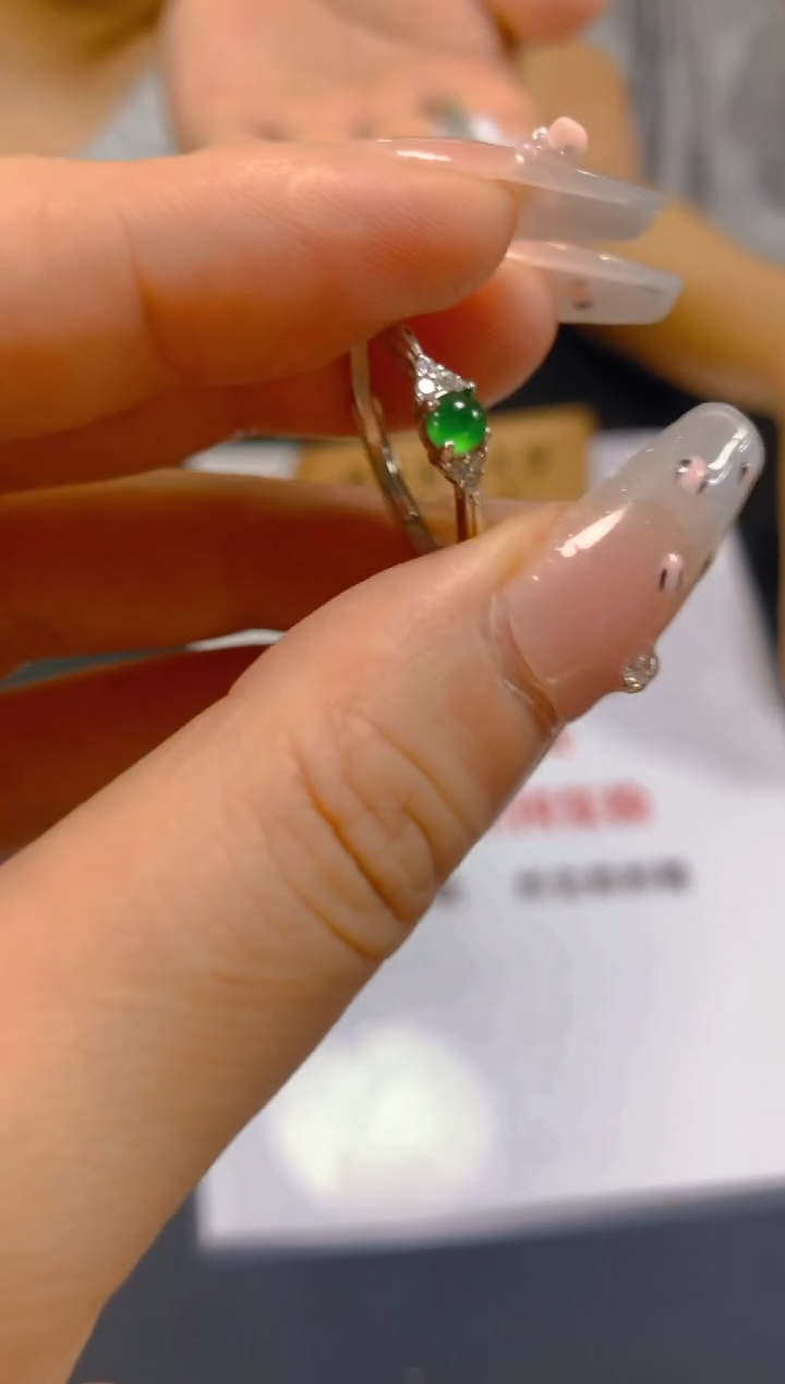 未镶嵌戒指翡翠多样性发一
