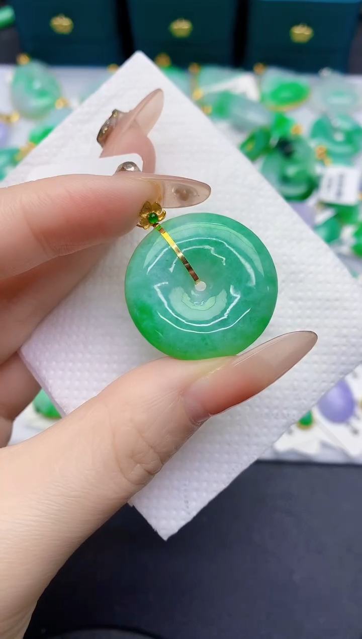 颈饰18K金镶嵌翡翠缅甸天然翡翠A货