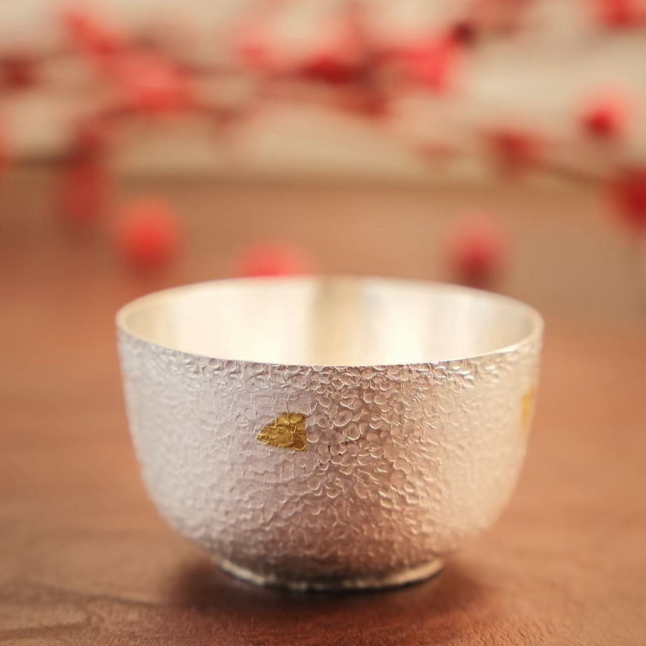 壶尔摩斯《侘寂风》小杯纯白色全手工錾刻小巧精致茶杯锤纹足银999