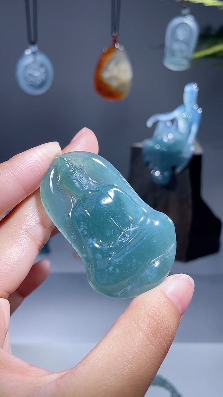 颈饰未镶嵌翡翠观音