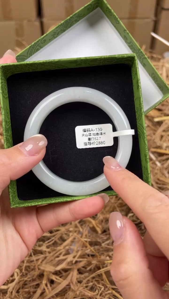 未镶嵌手镯石英质玉A130