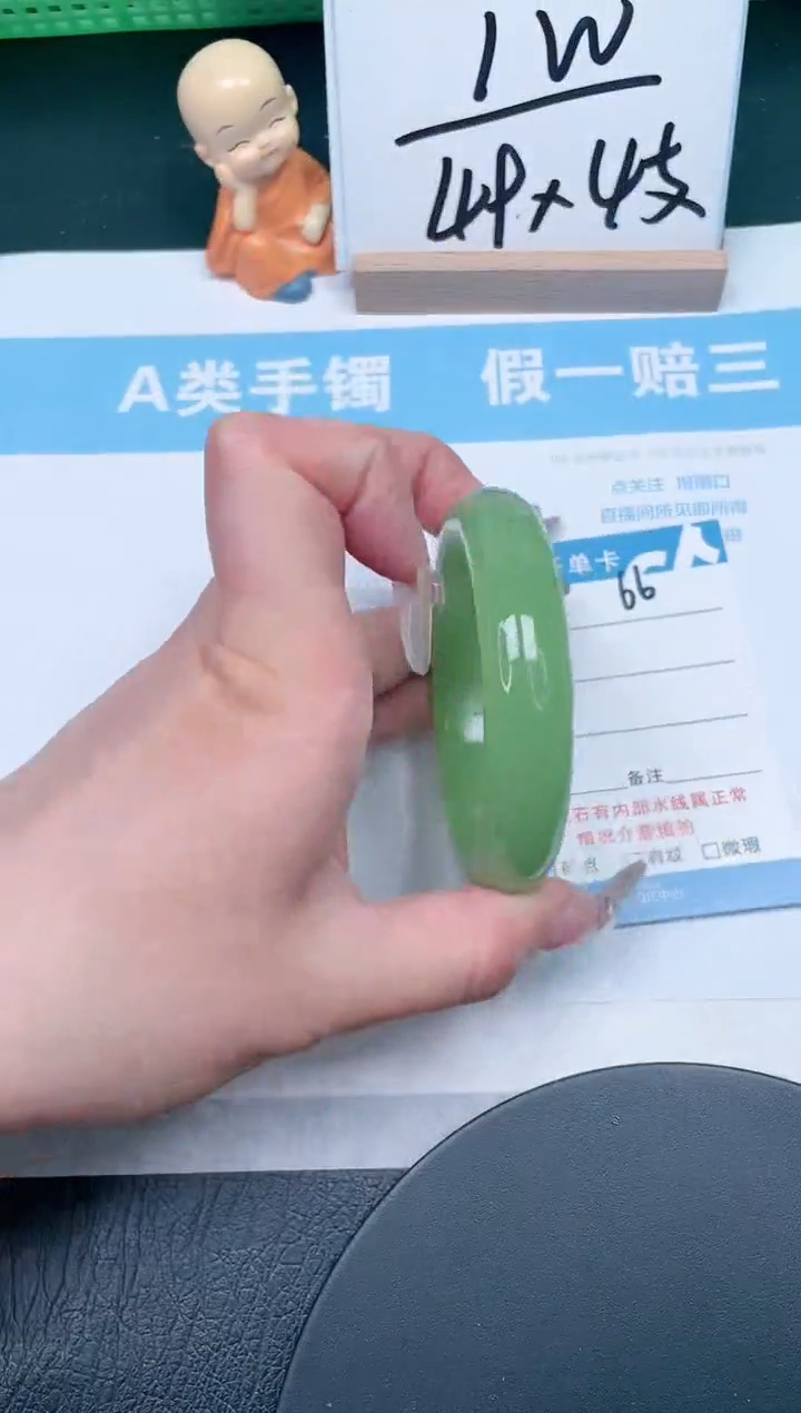 【闪购商品】石英质玉手镯未镶嵌66-56