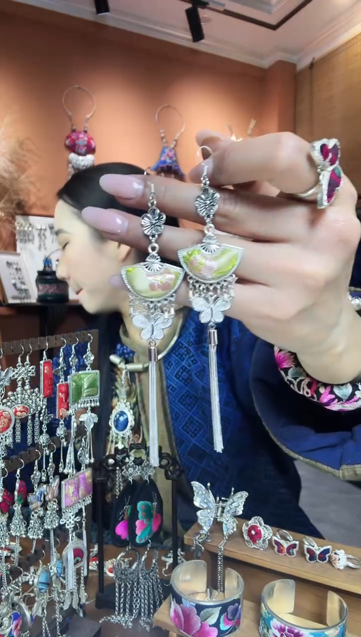 【闪购商品】刺绣纯手工民族风耳环