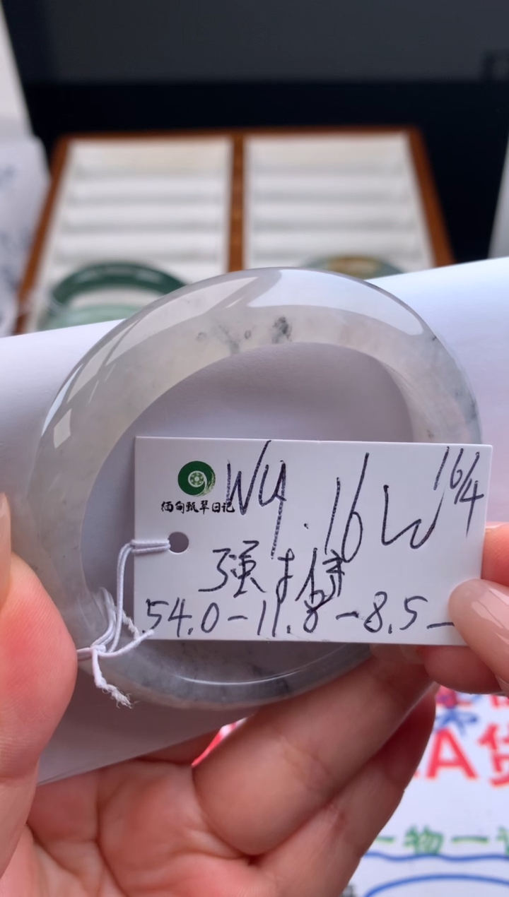翡翠手镯未镶嵌手镯