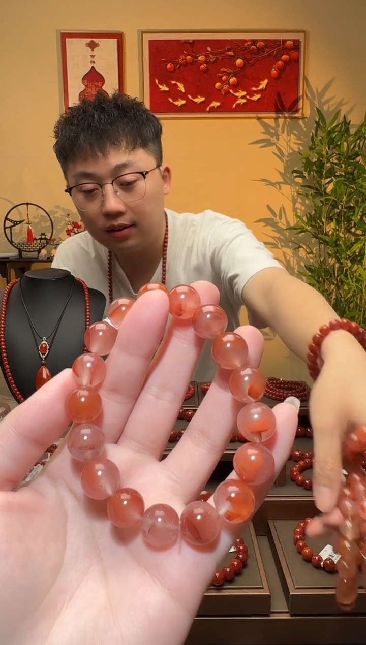 南红玛瑙手串未镶嵌一条约12mm 多样性发货