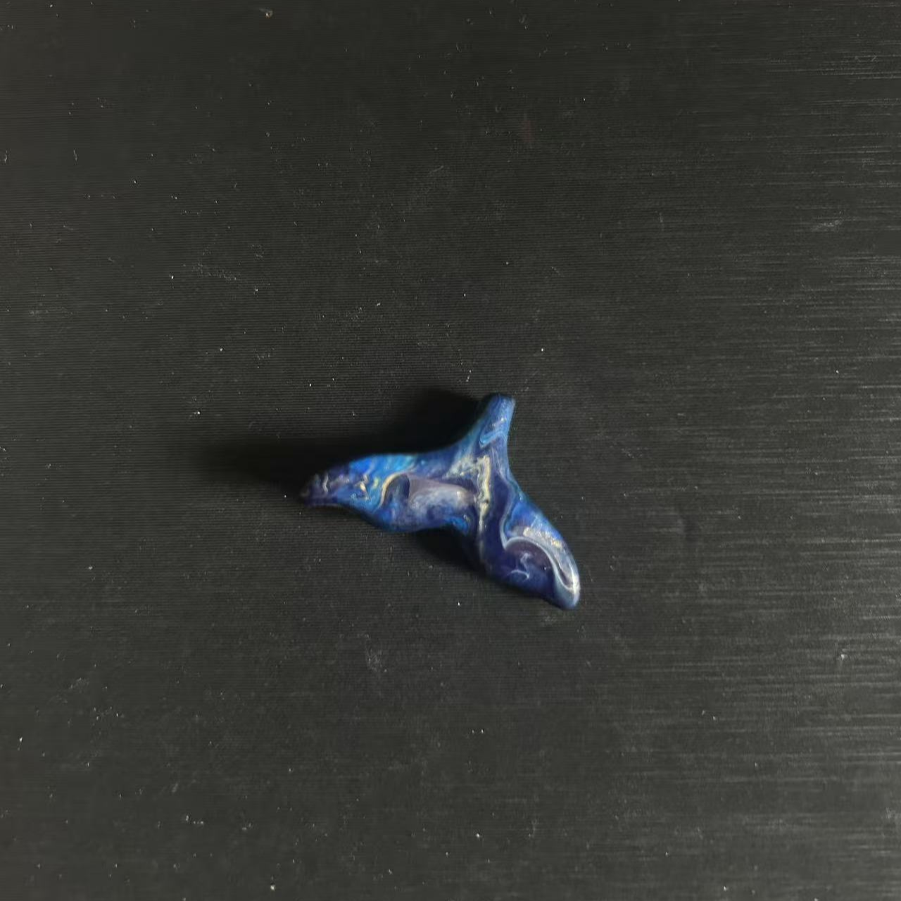 大漆蓝色鱼尾吊坠一颗