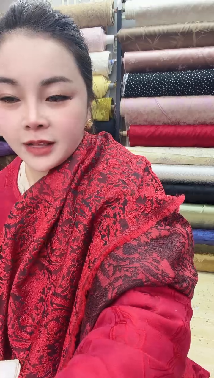 17号红色浮雕冠乐绉   半米价