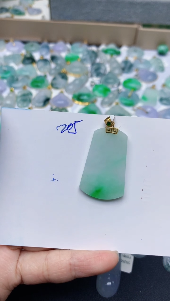 【闪购商品】翡翠颈饰18K金镶嵌天然翡翠A货    