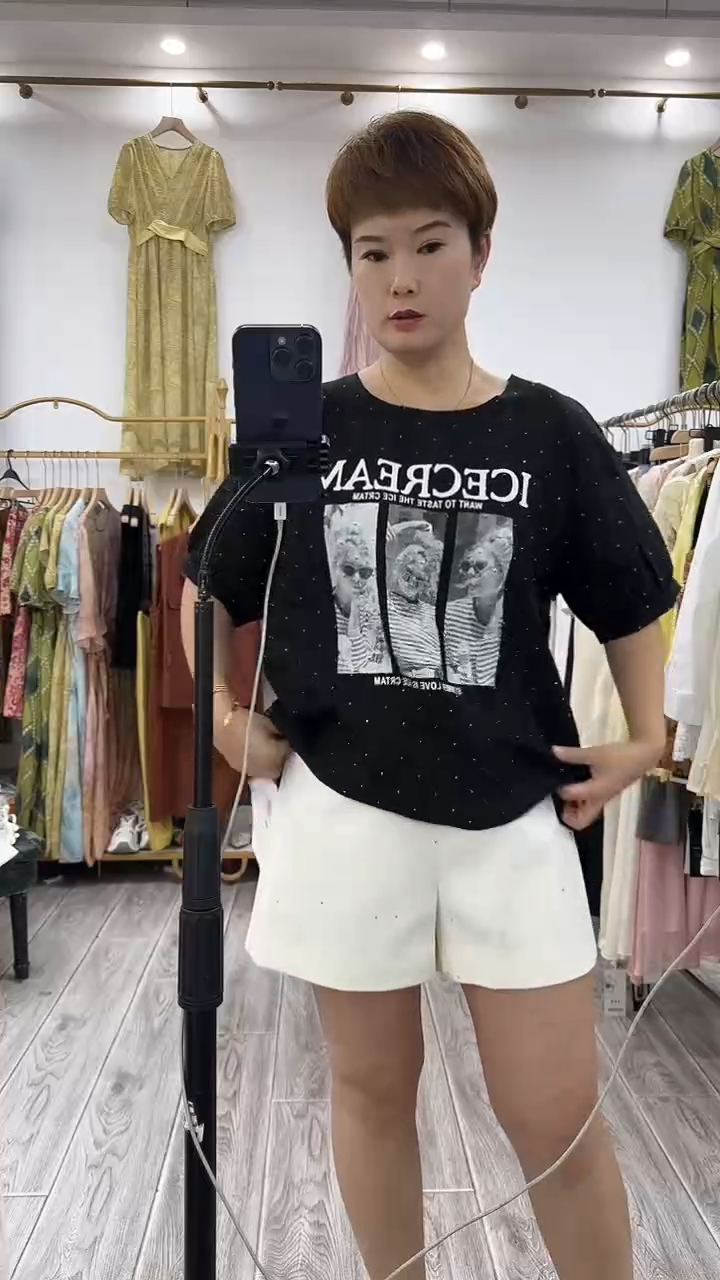 三美女T恤很好看~~~