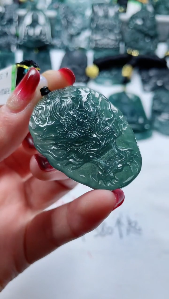 【闪购商品】翡翠颈饰未镶嵌           