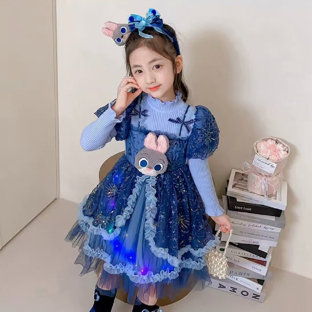 小泡芙 冬季女童兔子带灯毛衣裙