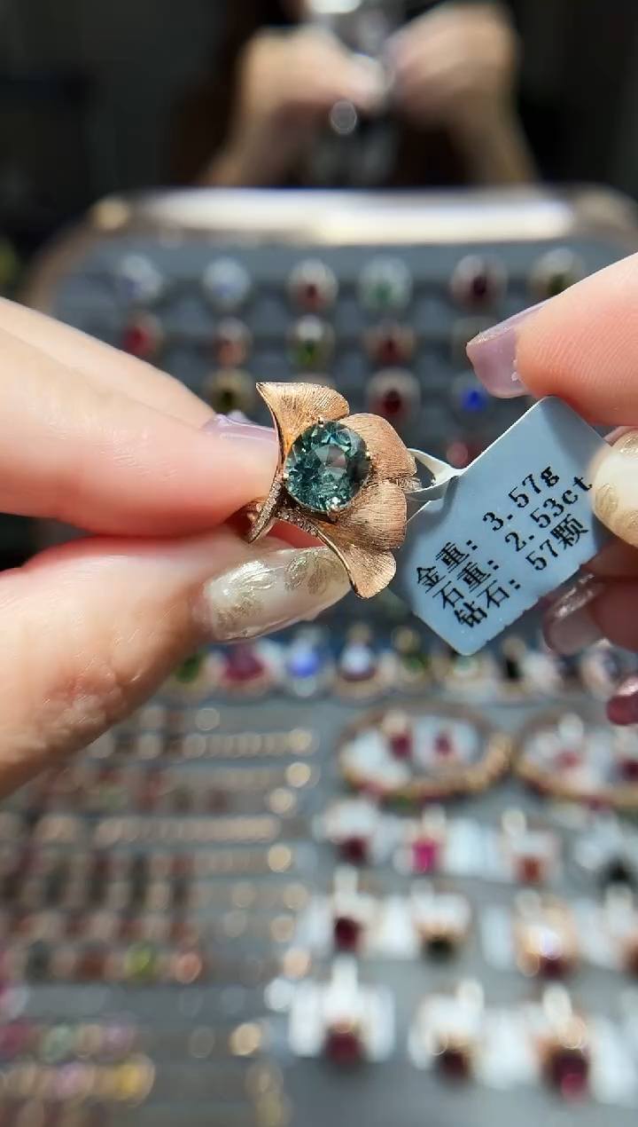 18K金镶嵌戒指碧玺2.53.