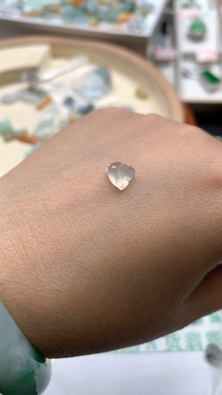 【闪购商品】翡翠颈饰未镶嵌莲蓬