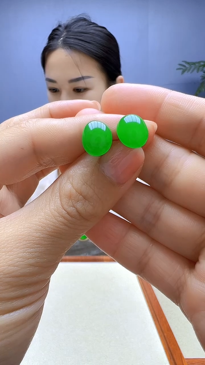 翡翠14K金镶嵌颈饰椭圆耳针