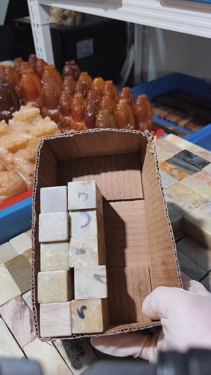 老挝石?****猬瑕疵不规则章