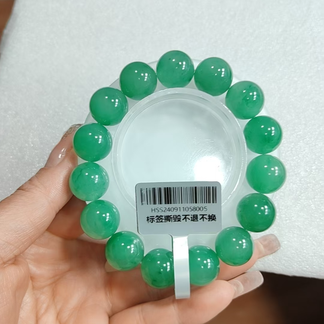 独龙玉手串绿色精美