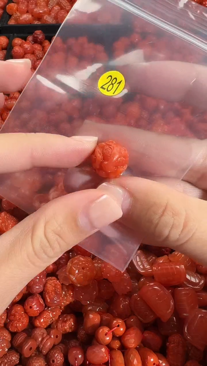 颈饰未镶嵌南红玛瑙1