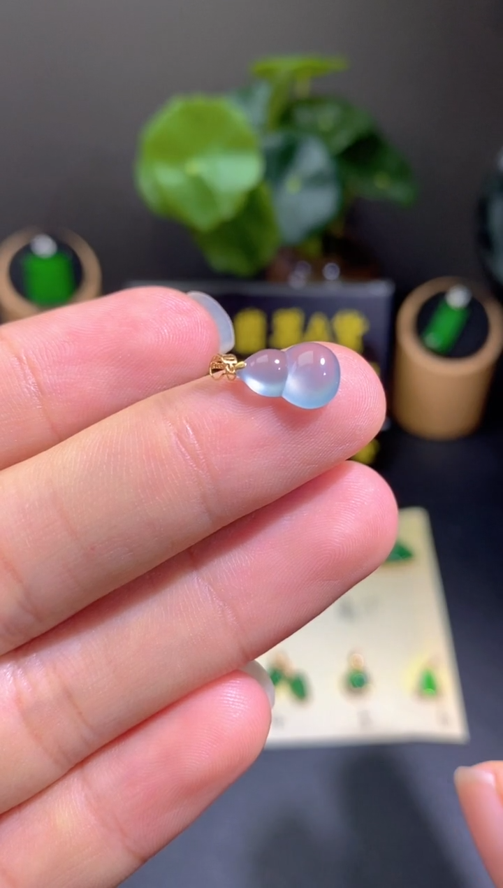 翡翠18K金镶嵌颈饰翡翠A货