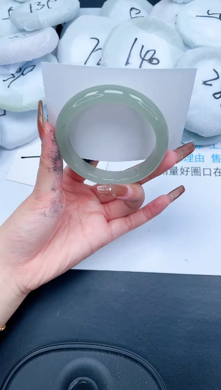 【闪购商品】石英质玉手镯未镶嵌198