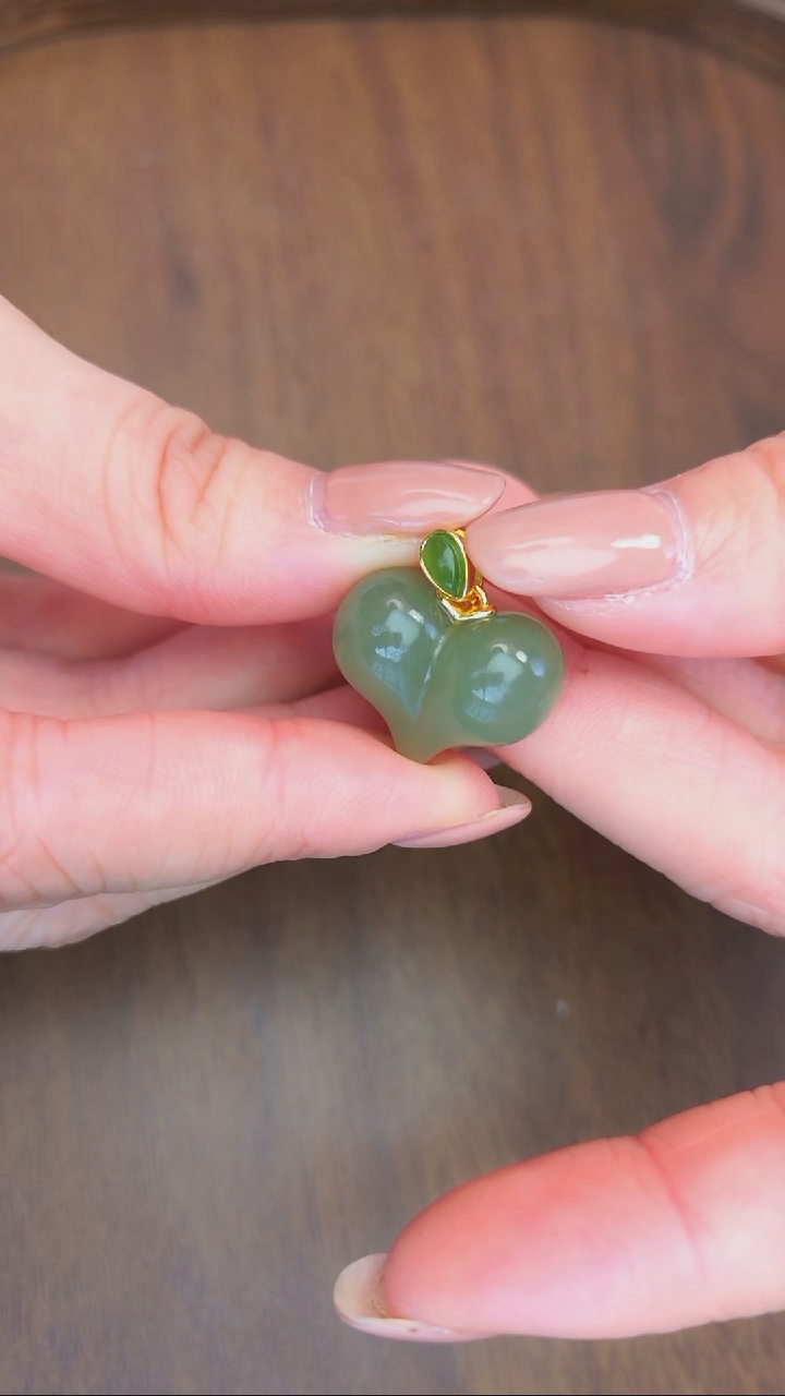 吊坠(赠链)银S925镶嵌和田玉屁桃吊坠