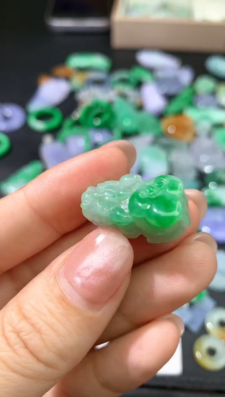 颈饰未镶嵌翡翠吊坠